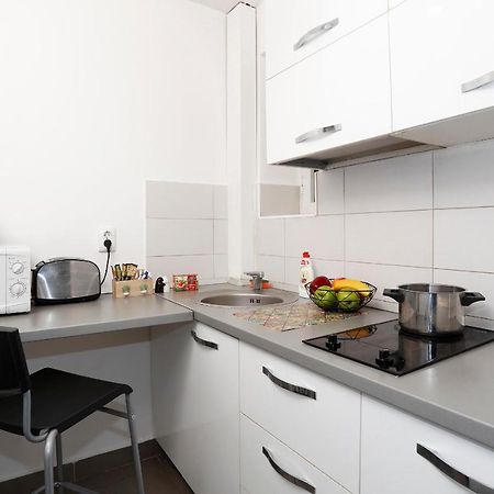 Central Apartment Very Close To Old City บูคาเรสต์ ภายนอก รูปภาพ