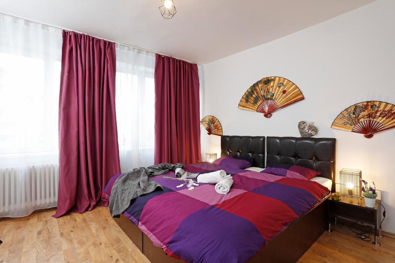 Central Apartment Very Close To Old City บูคาเรสต์ ภายนอก รูปภาพ