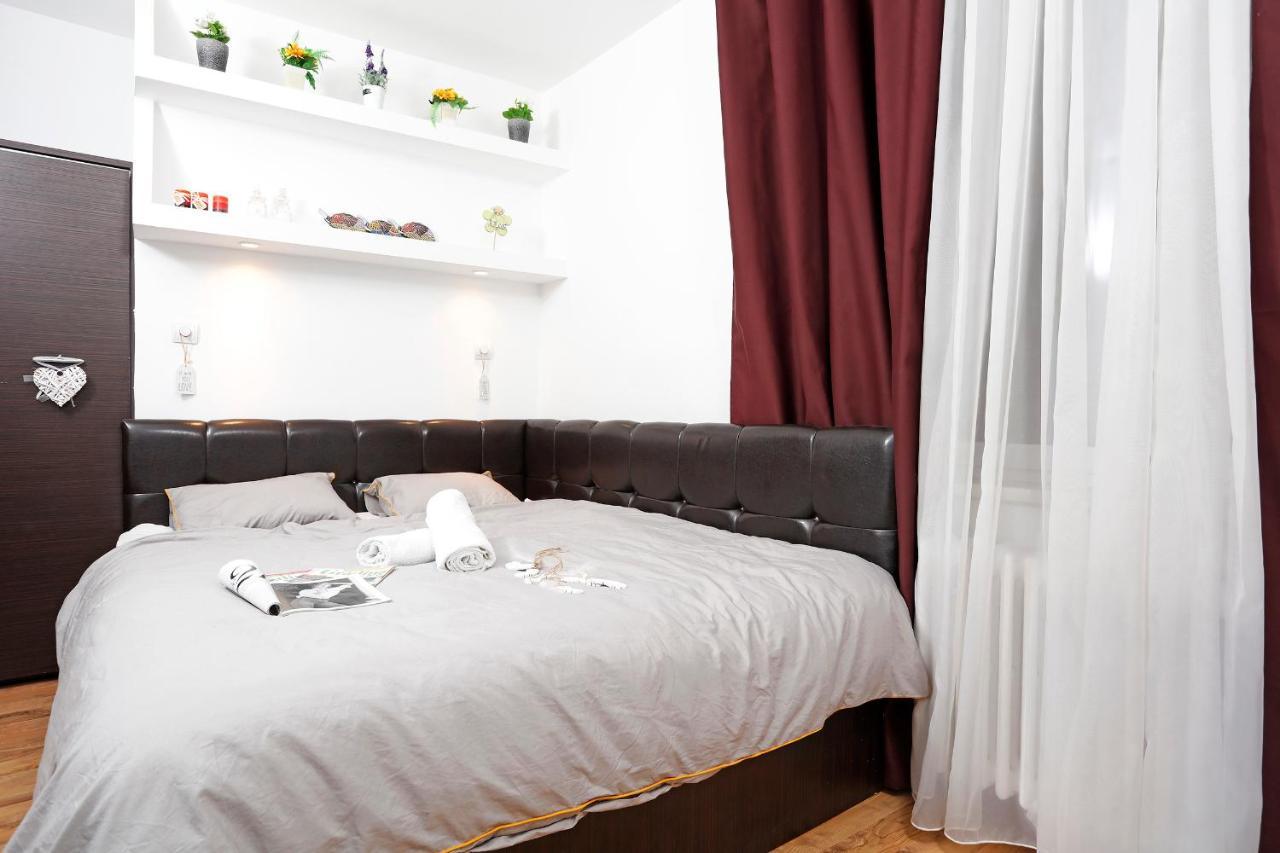 Central Apartment Very Close To Old City บูคาเรสต์ ภายนอก รูปภาพ