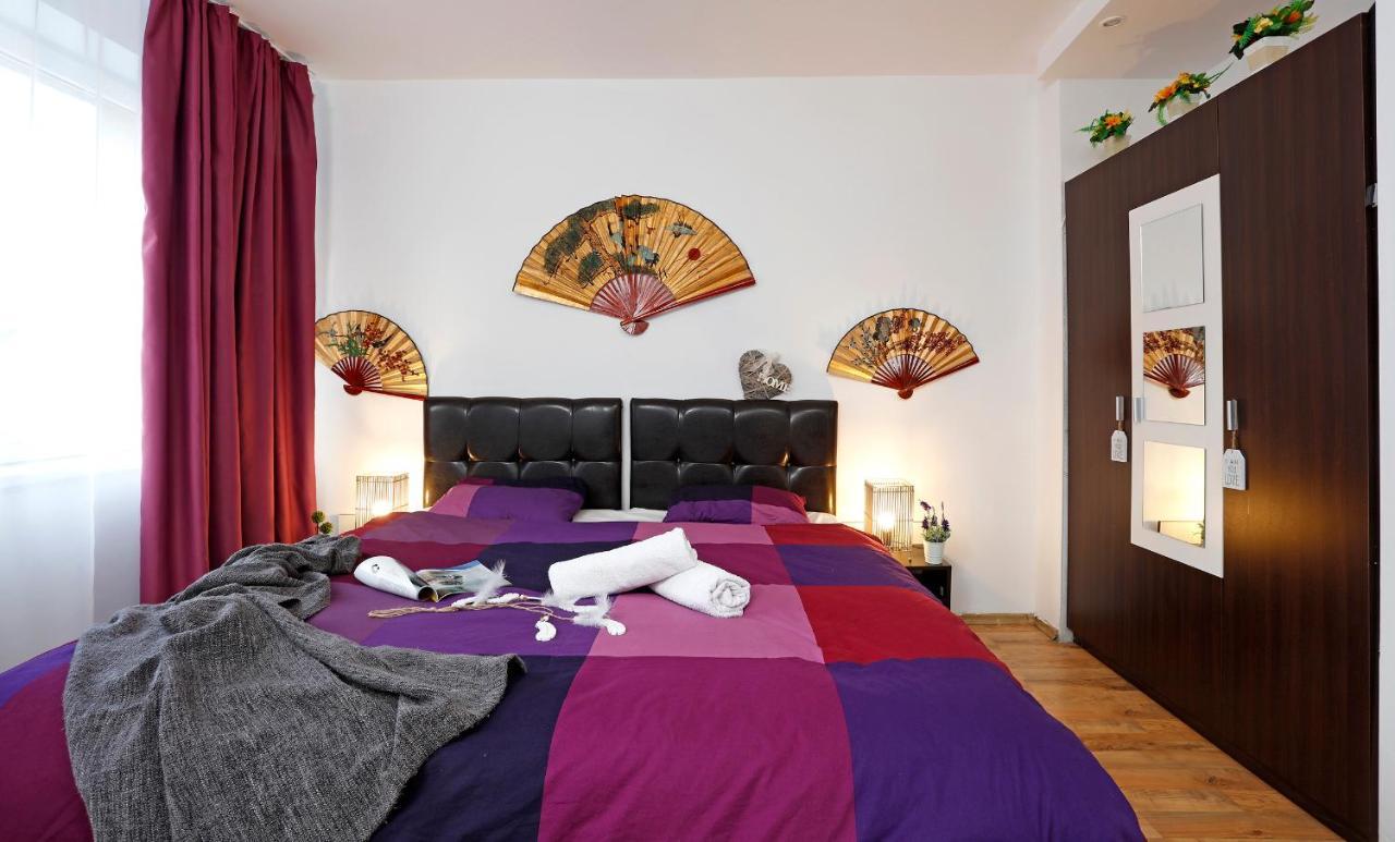 Central Apartment Very Close To Old City บูคาเรสต์ ภายนอก รูปภาพ