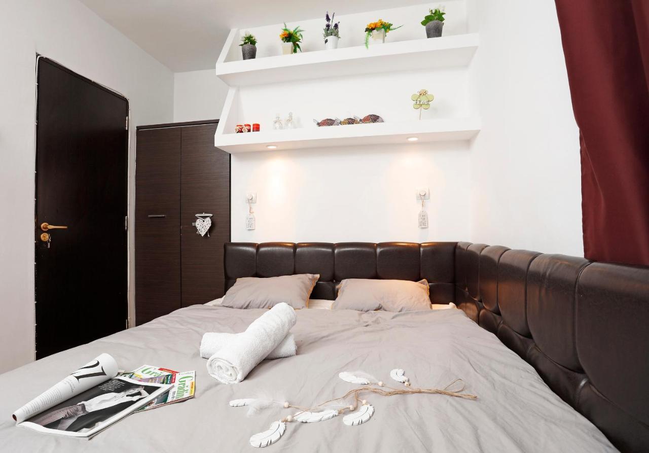 Central Apartment Very Close To Old City บูคาเรสต์ ภายนอก รูปภาพ