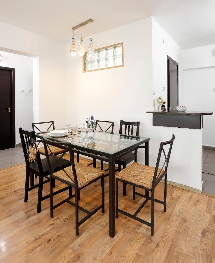 Central Apartment Very Close To Old City บูคาเรสต์ ภายนอก รูปภาพ